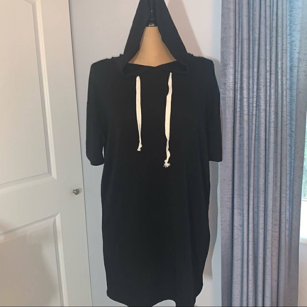 Heart Hips Black Short Sleeve Hoodie